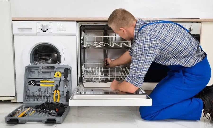 Evren Gorenje servisi teknisyen ekibi beyaz eşya tamiri yaparken